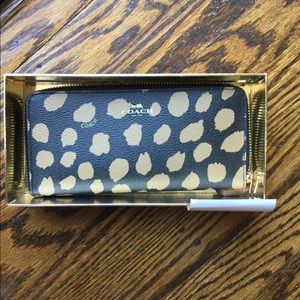 Brand New Slim Accordion Zip Coach Wallet